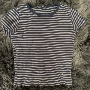 BRANDY MELVILLE T-SHIRT